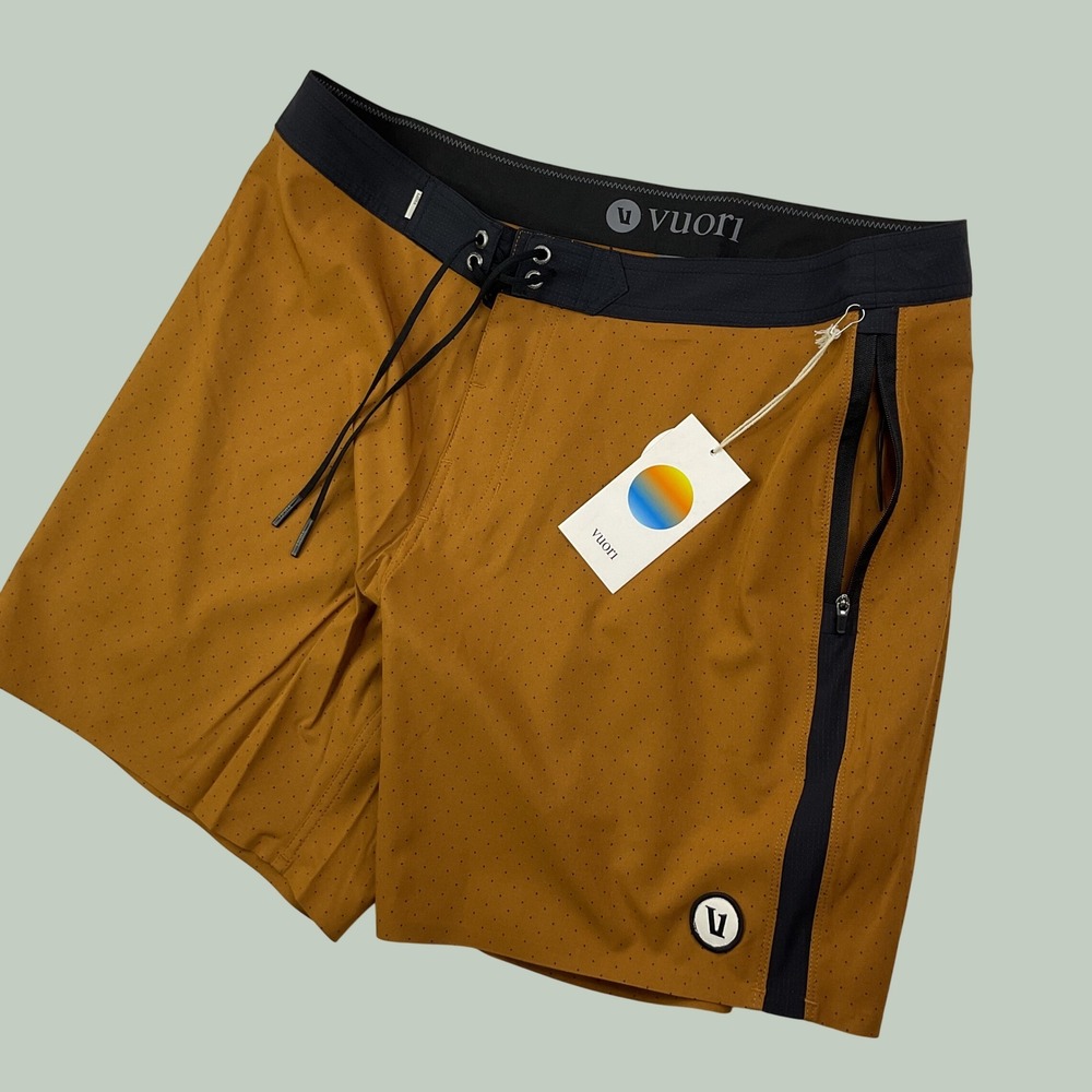 Vuori Peak Boardshort Turmeric Micro Dot Mens 34 V374 Brown Black Swim Trunks